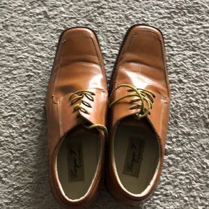 Dress shoes